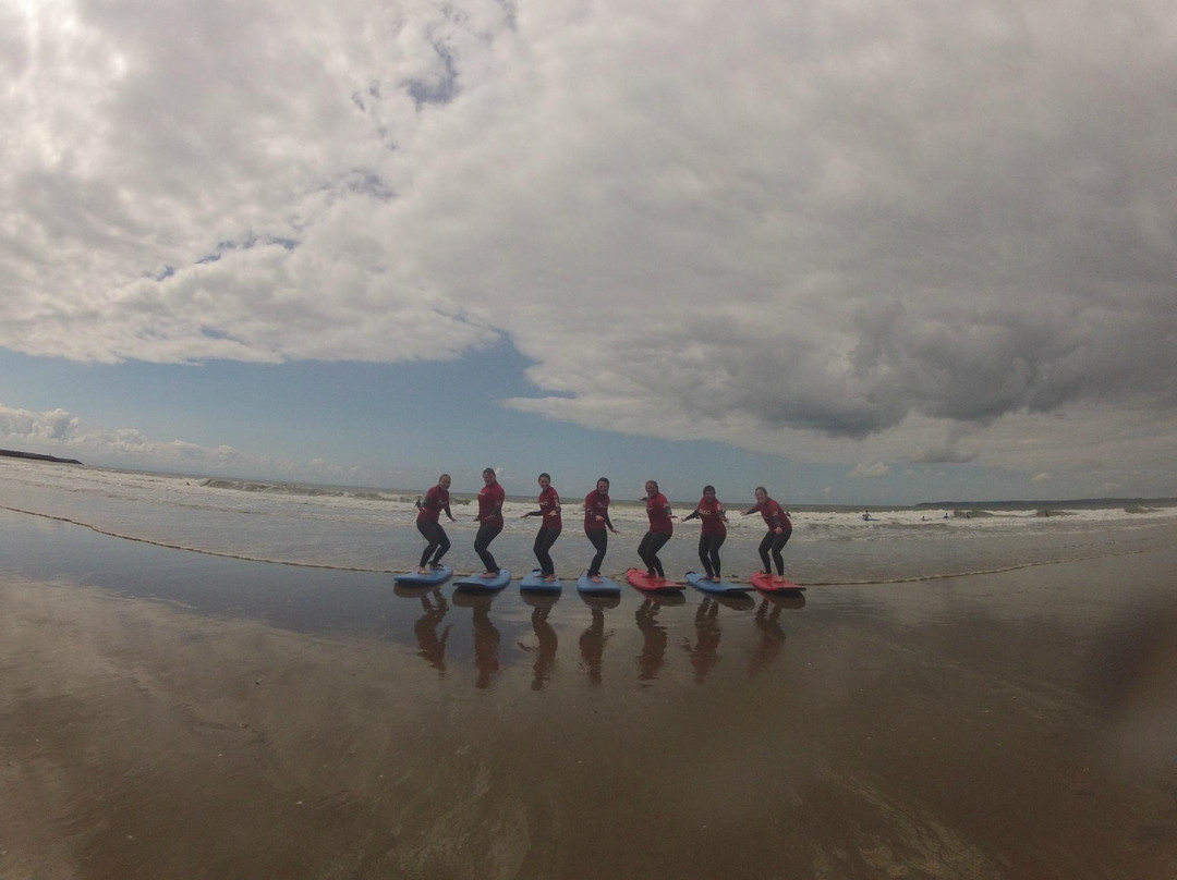 Surf School Wales-塔尔伯特港必去景点