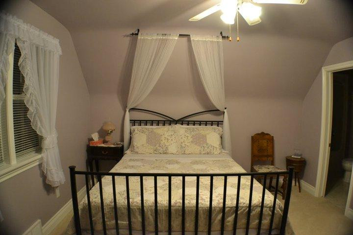 Beside The Winery主图