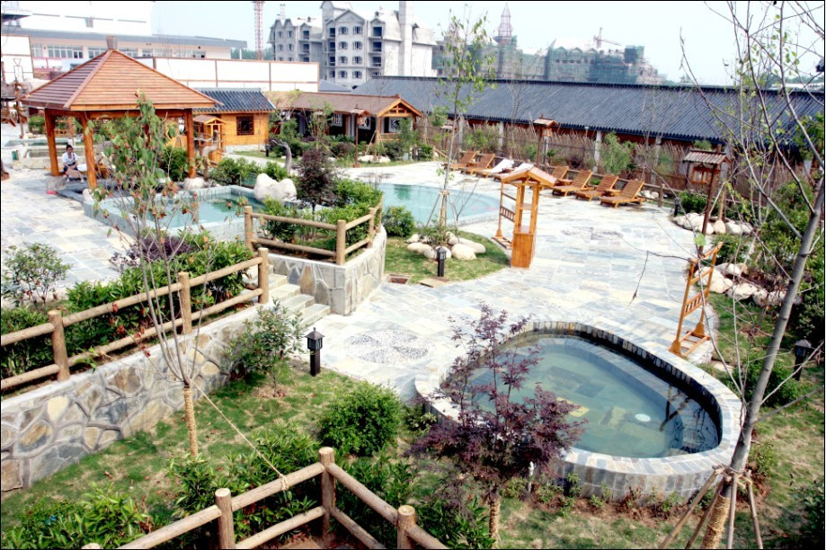 颐家露天温泉度假村主图