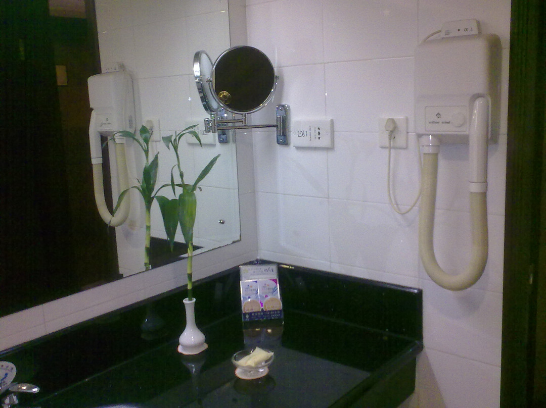 雄飞假日酒店主图