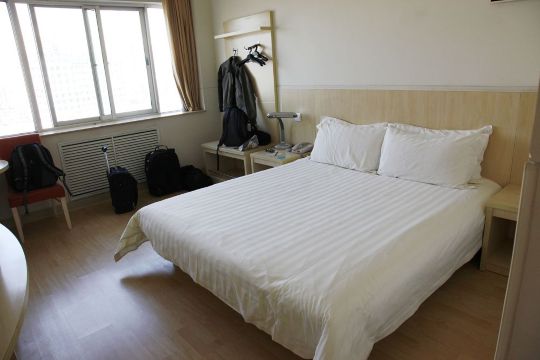 锦江之星(西宁五四西路师范大学店)-客卧