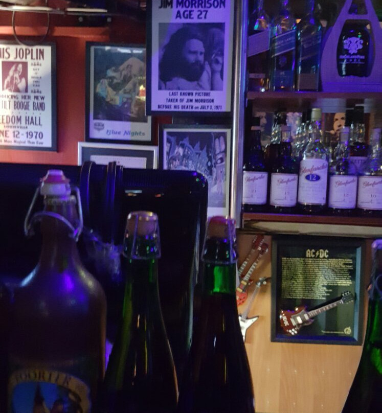 Kalkanli餐馆和美食-Reckless Pub