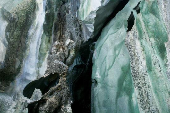 Cudugnon Cave-爱妮岛必去景点