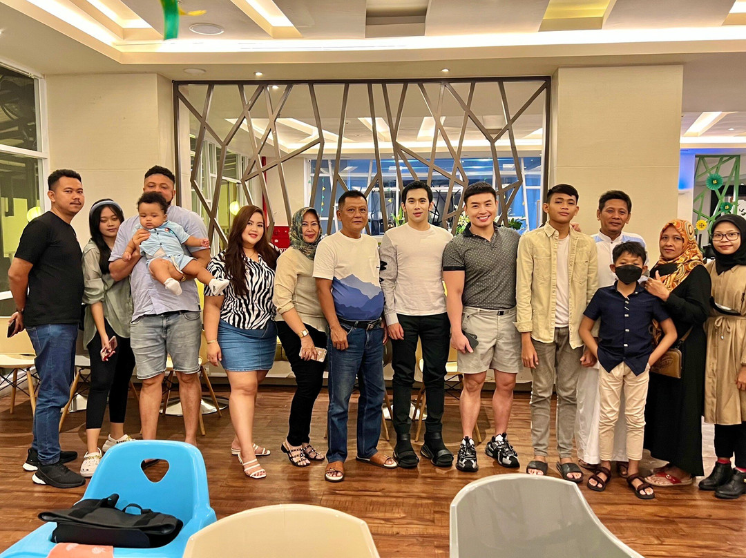 庞越布鲁姆公园酒店主图