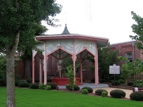 N.C.& St. L. Depot and Railroad Museum-Jackson必去景点