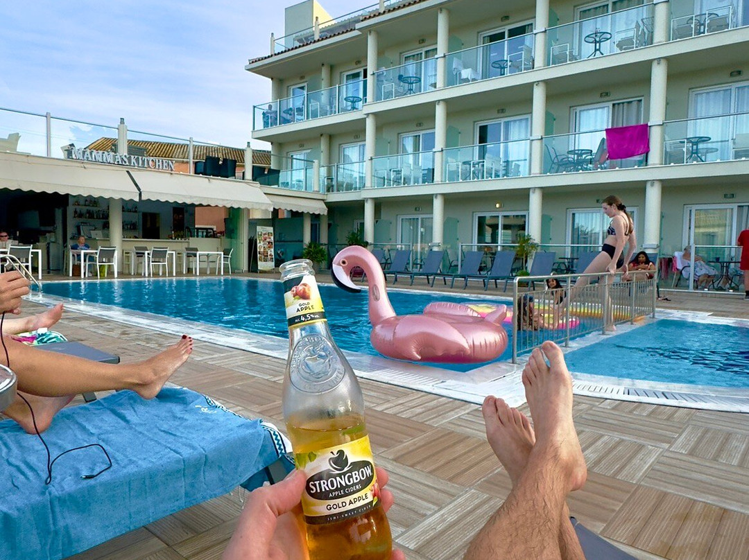 Gikas Aparthotel主图