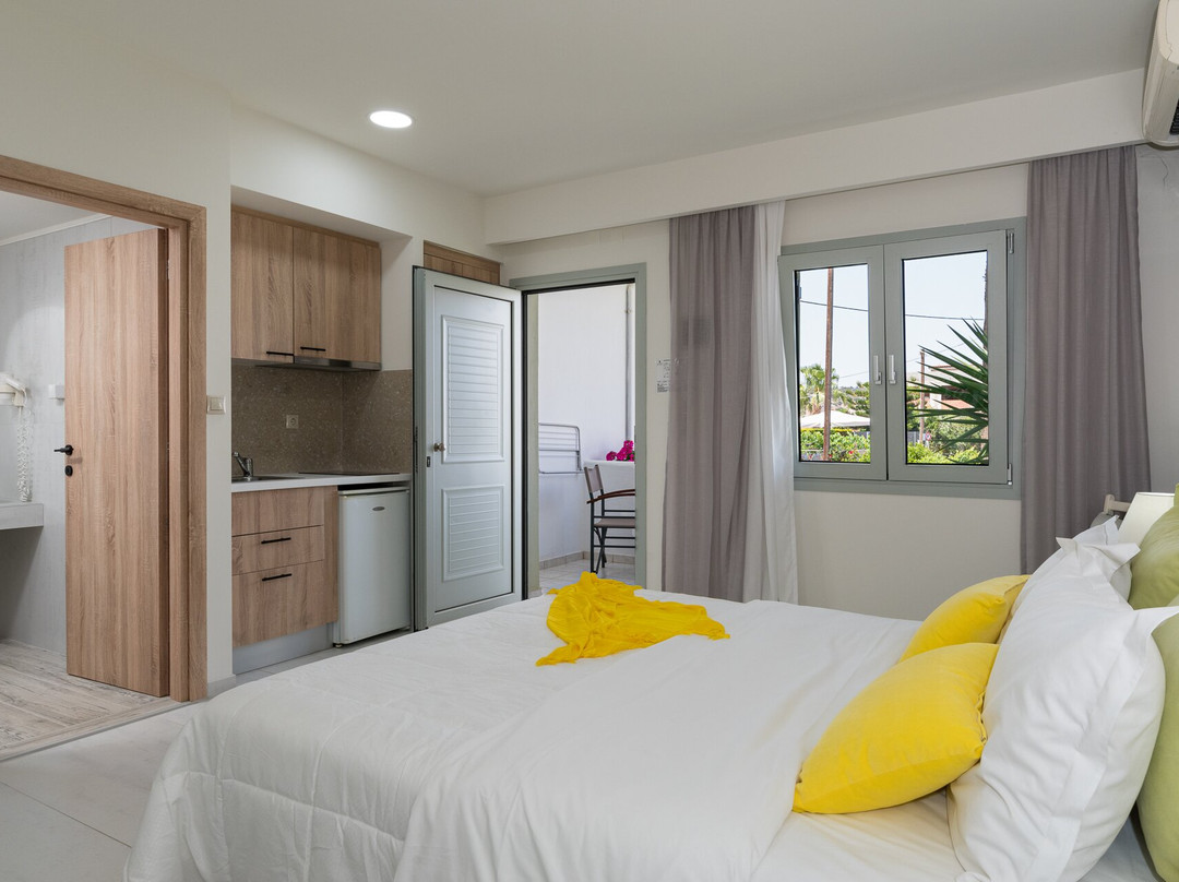 Angela Studios Apartments主图