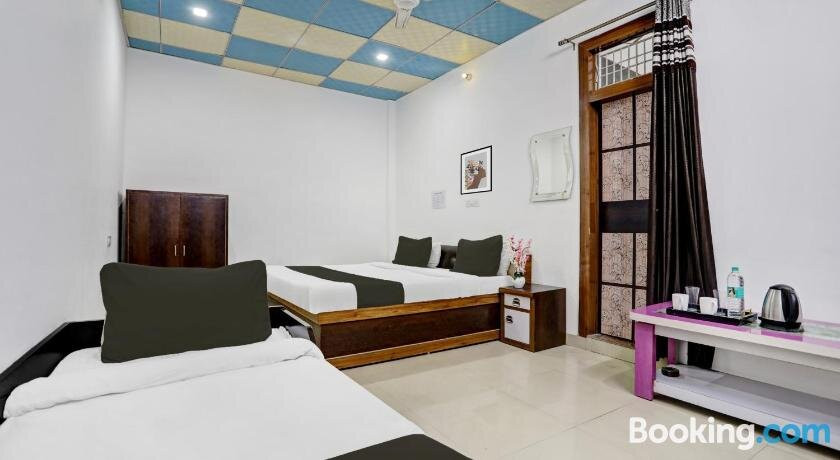 OYO 68974 Hotel Pratap Plaza