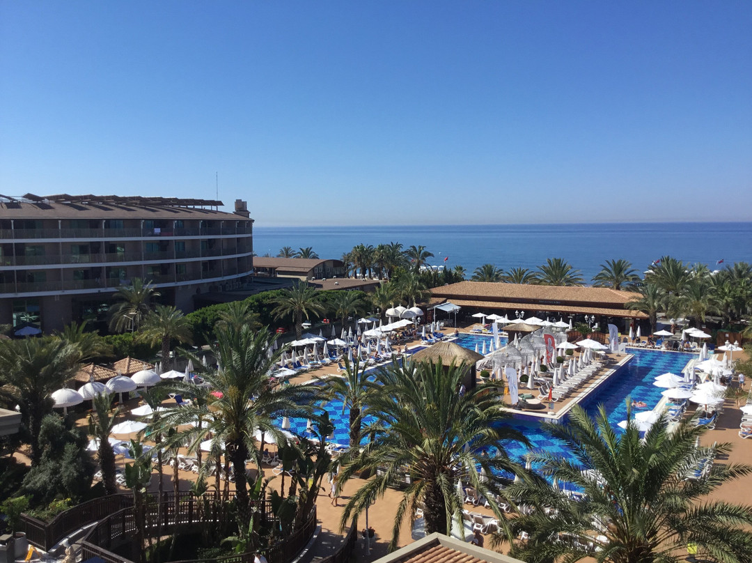 Quattro Beach Spa & Resort Hotel主图