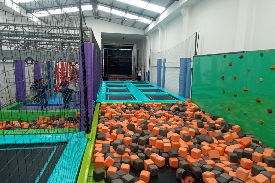 Jumpers Trampoline Park景点图片
