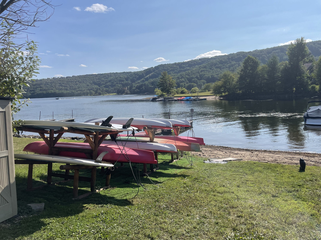 LakeFront Lodge主图