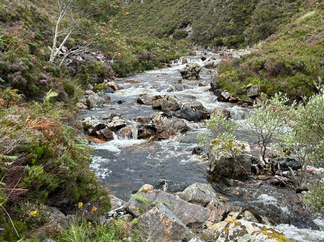 Wailing Widow Falls, Loch Na Gainmhich景点图片