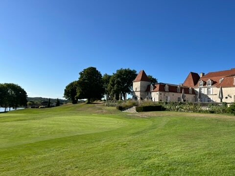 维基埃城堡酒店主图