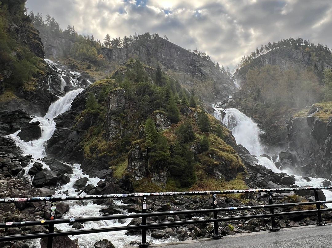 Låtefossen Waterfall景点图片