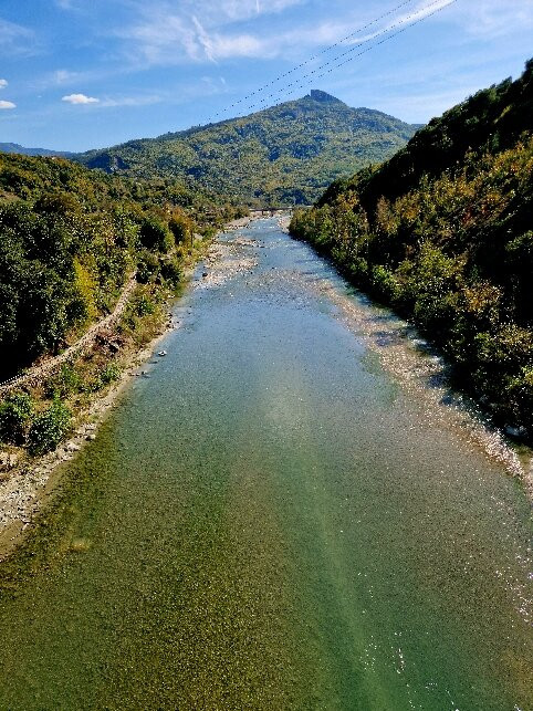 Pétrino Gefýri Plákas-Plaka必去景点