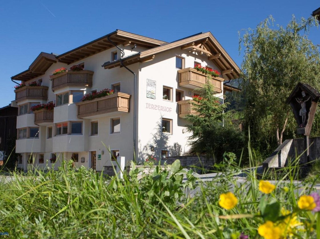 Arzl im Pitztal酒店住宿-Kinderbauernhof Ierzerhof