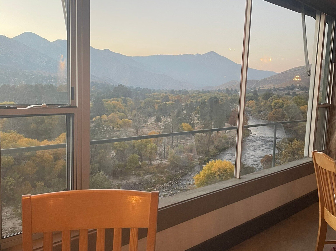 Whispering Pines Lodge主图