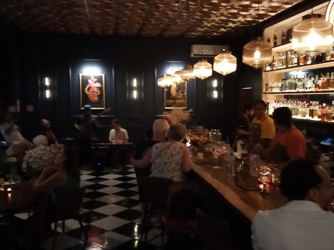 Blind Tiger-瓦拉塔港必去景点