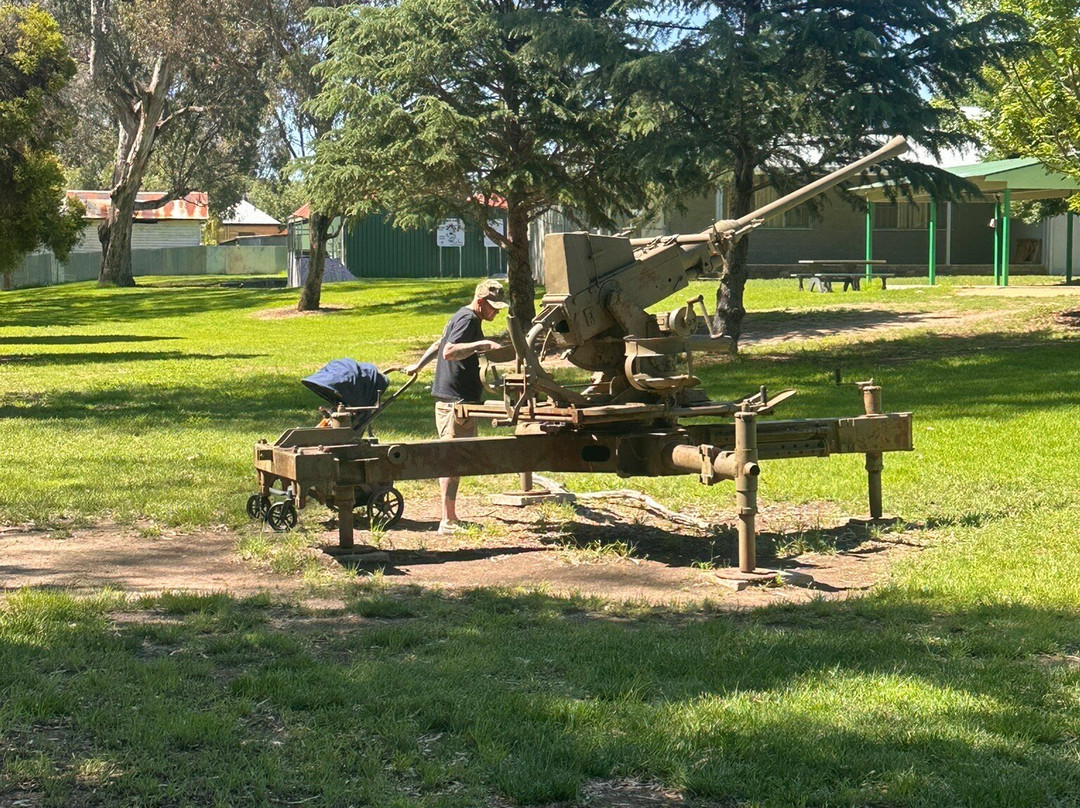 Victoria Cross Memorial景点图片