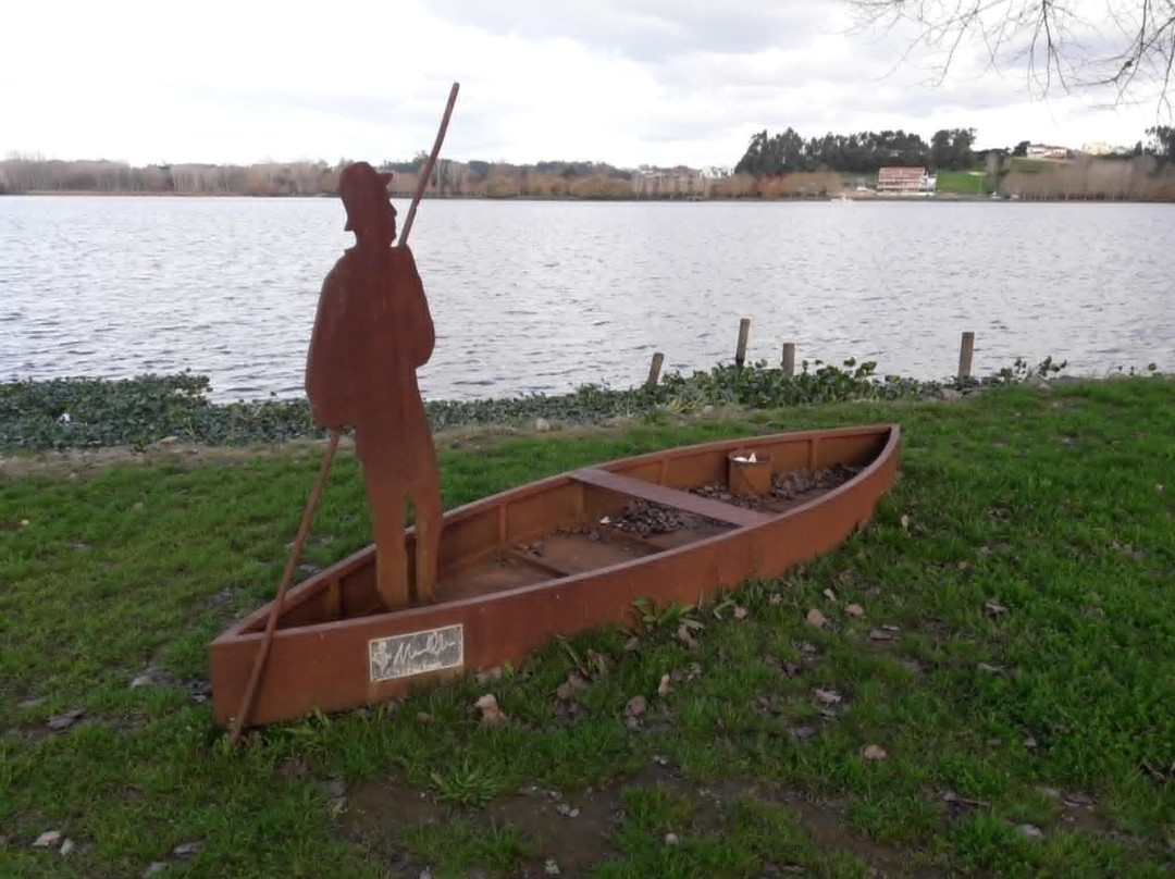 Escultura Da Bateira E Pescador景点图片