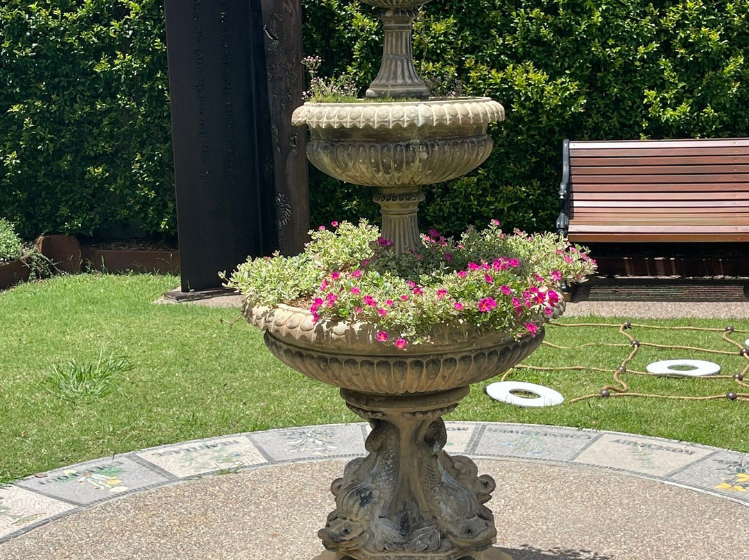 蓝色阴影舒适酒店主图