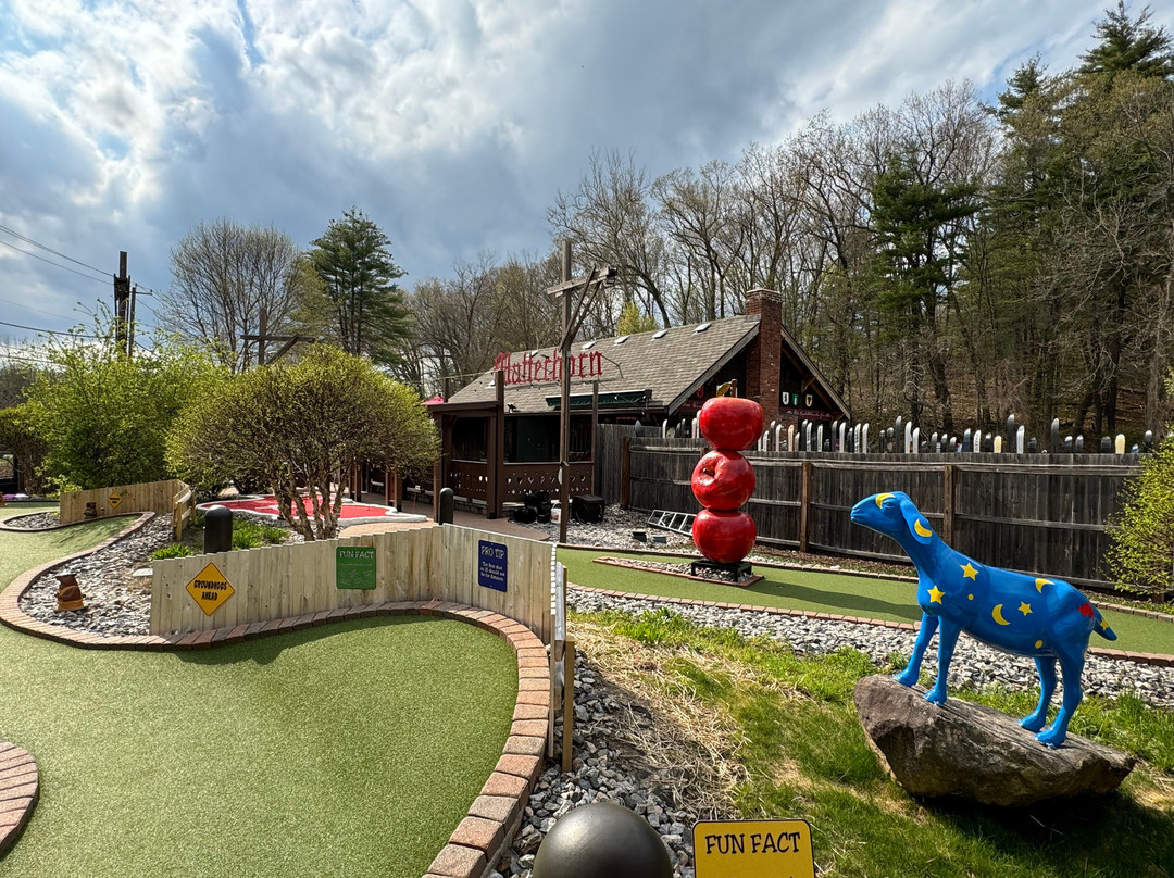 Matterhorn Mini Golf-Canton必去景点