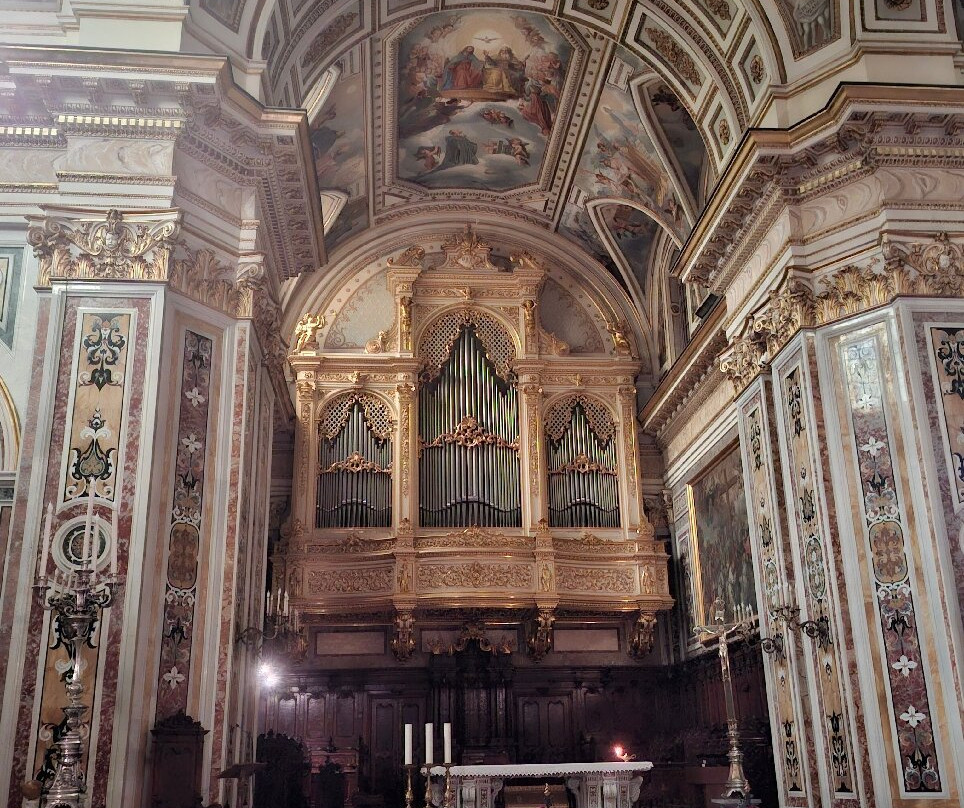 Badia della Santissima Trinita'景点图片