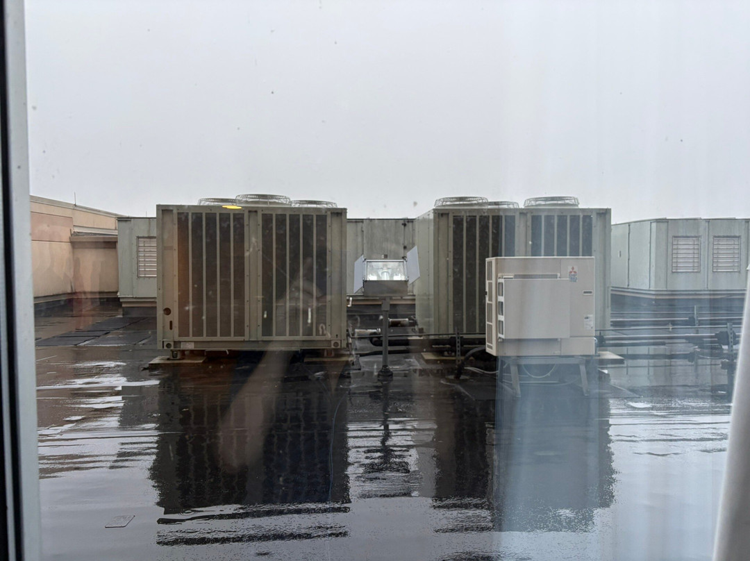 贝城河滨希尔顿逸林酒店主图