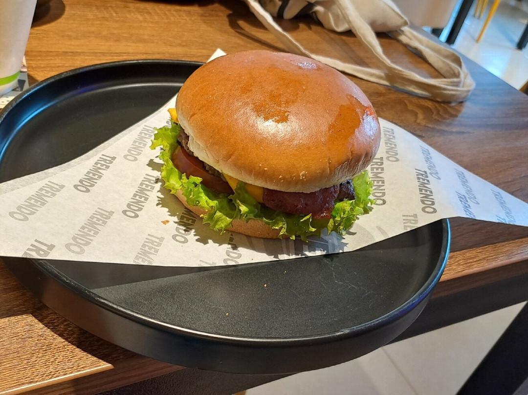 Tremendo Bistro Jenesano