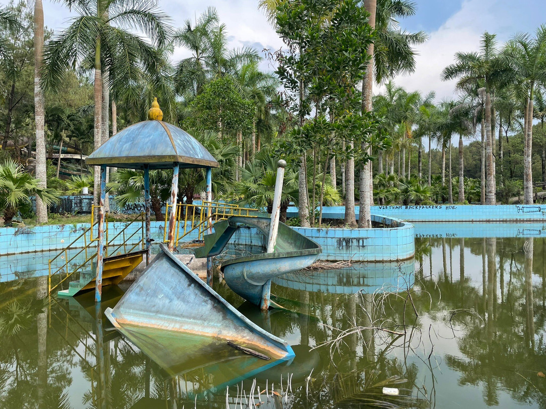 Abandoned Water Park-顺化必去景点