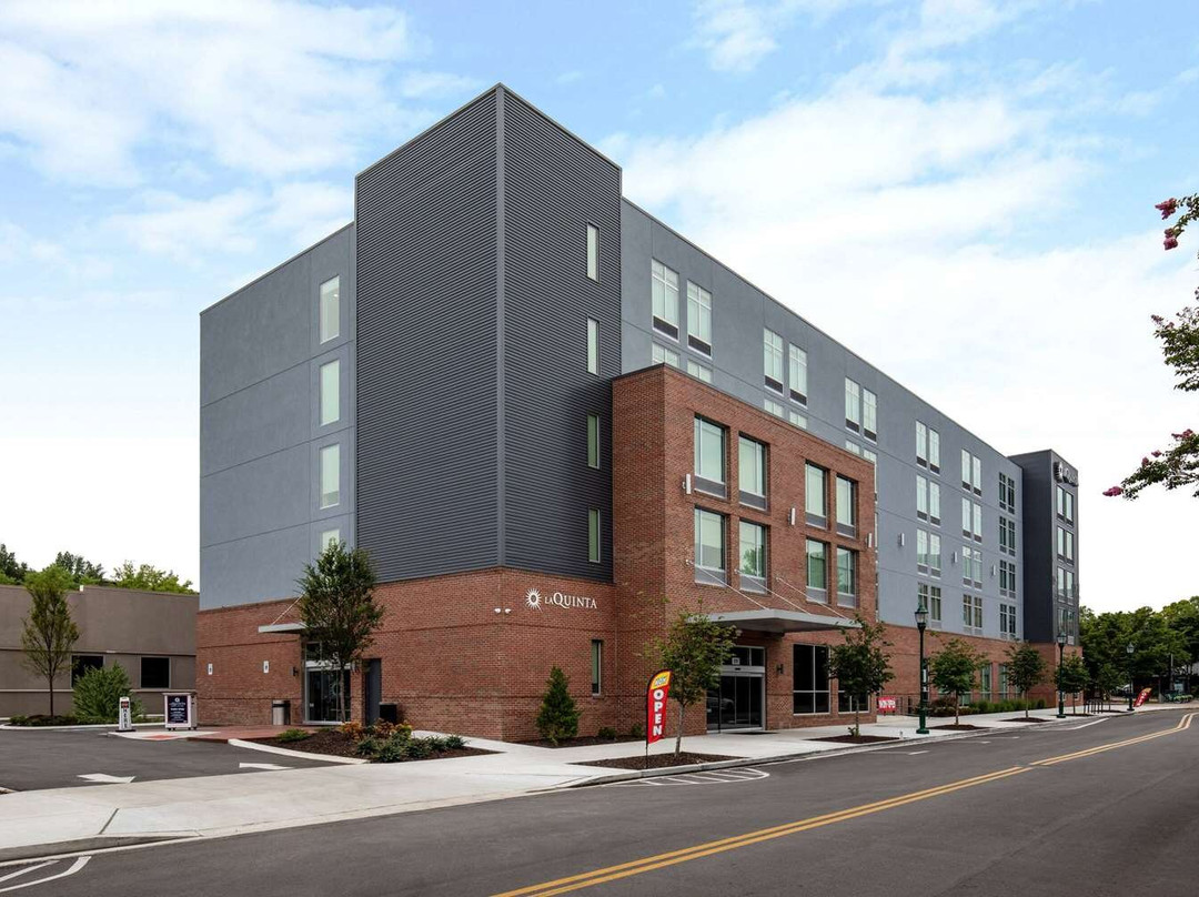 La Quinta Inn & Suites By Wyndham Chattanooga Downtown/south