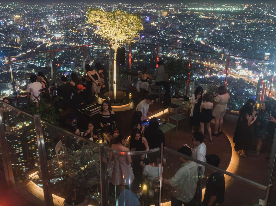 Blank Sky Lounge Landmark 81