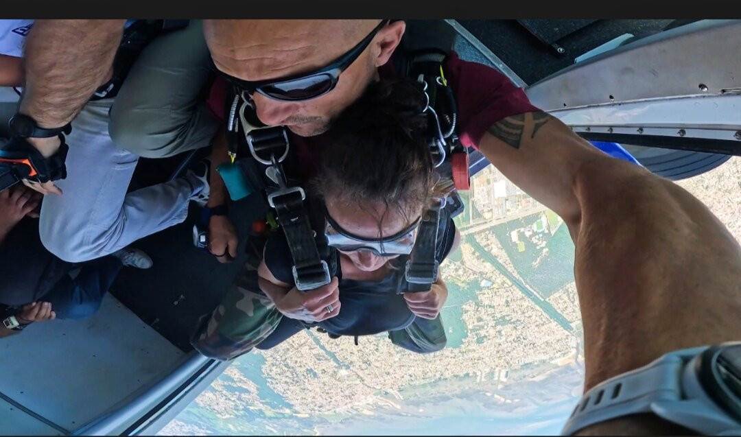 Vertical T'air Parachutisme-拉泰斯特德比克必去景点