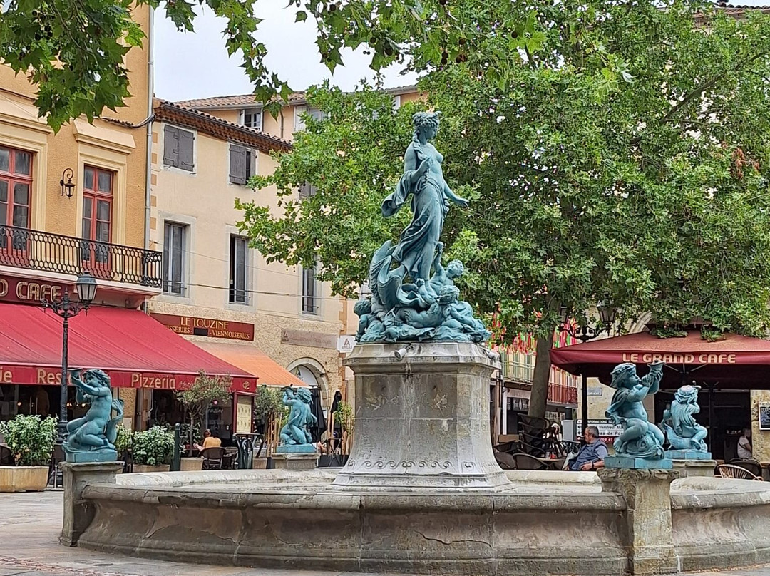 Place de la Republique-利穆必去景点