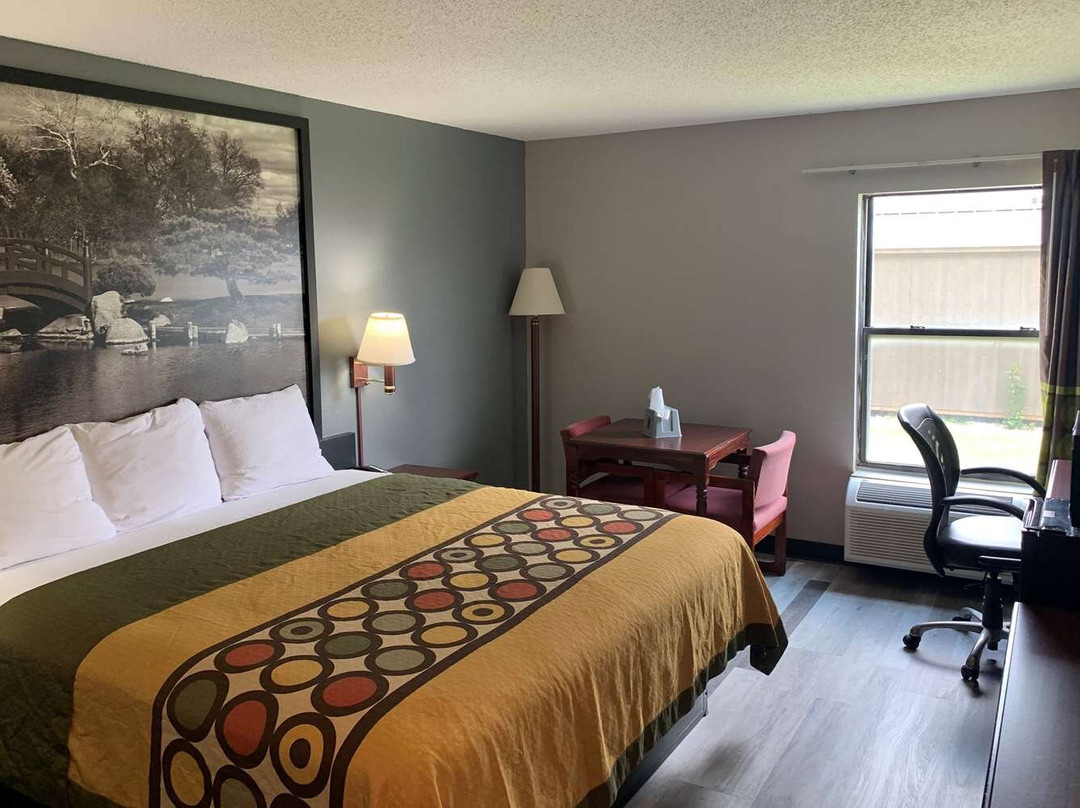 Super 8 by Wyndham Chenoa