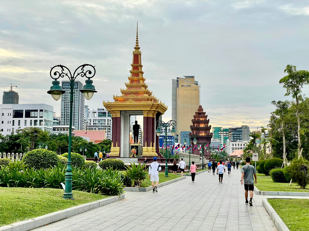 Statue of King Father Norodom Sihanouk-金边必去景点