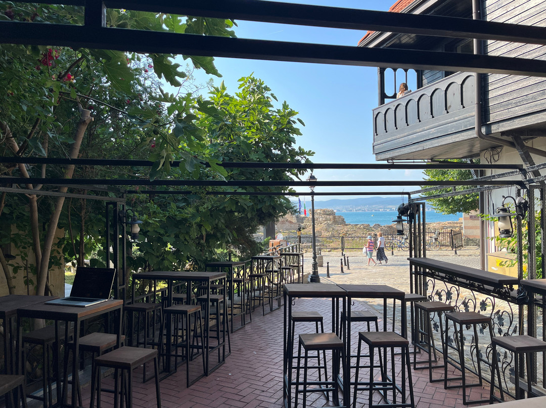 Bar Balkon: Specialty Coffee And Cocktails