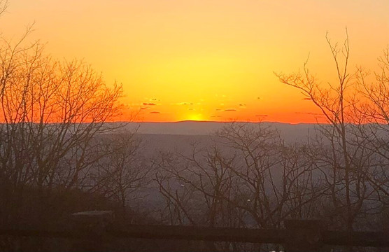 天堂之地酒店主图