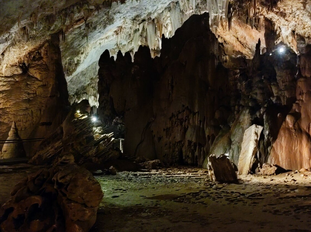 Cueva De Pozalagua-Valle de Carranza必去景点