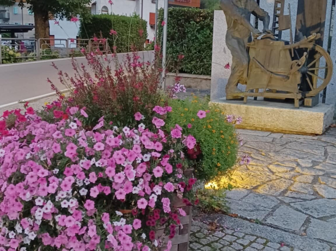 Monumento Al Moleta-平佐洛必去景点