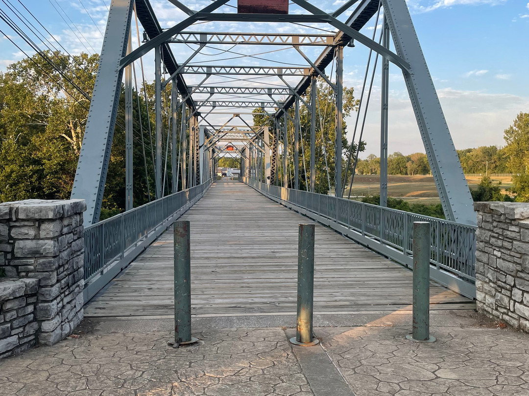 River Walk at Mitch McConnell Park-鲍灵格林必去景点