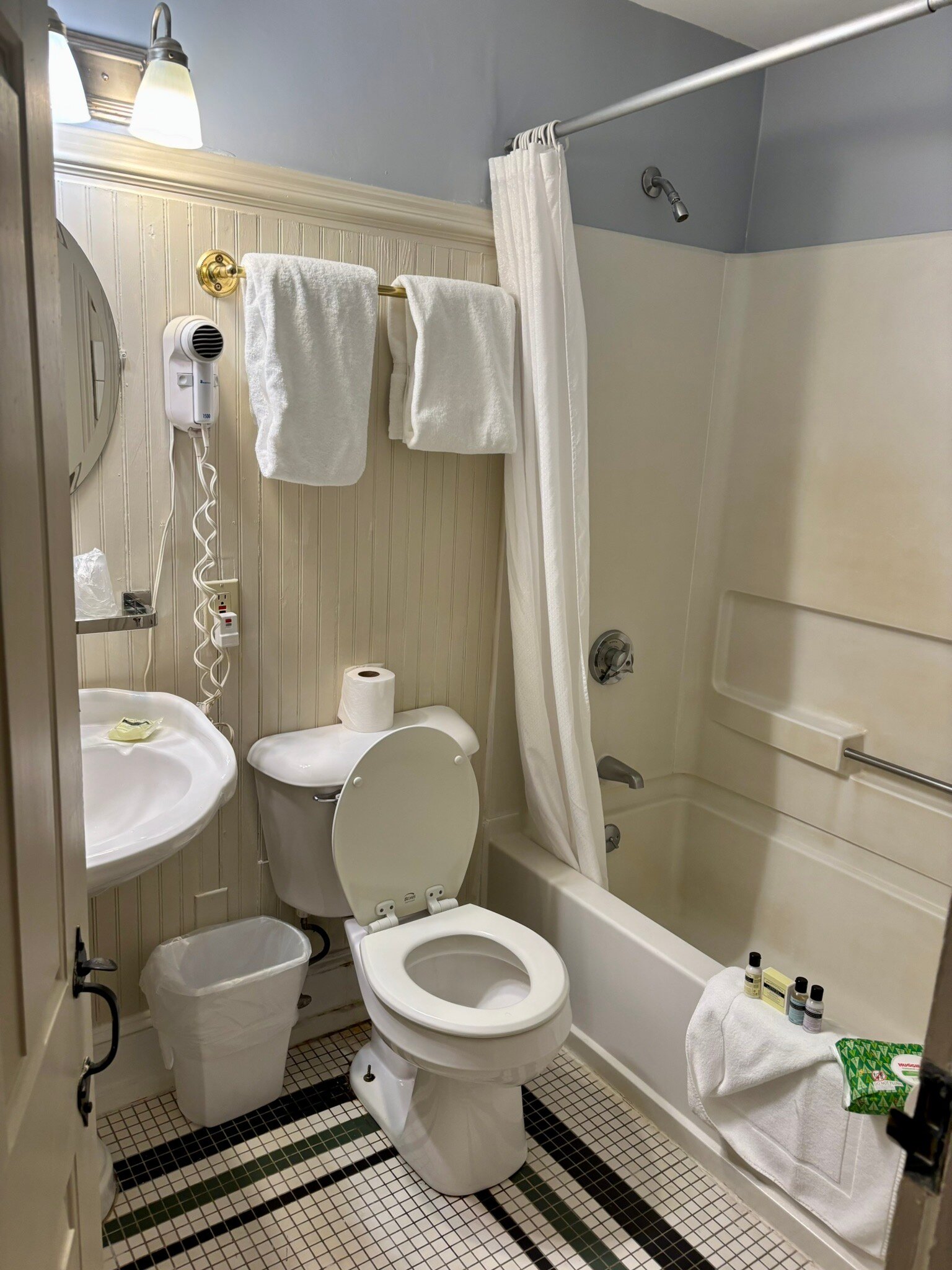 Publick House Historic Inn-官方