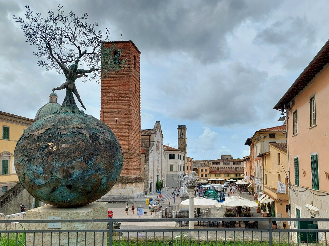 Piazza Duomo-彼得拉桑塔必去景点