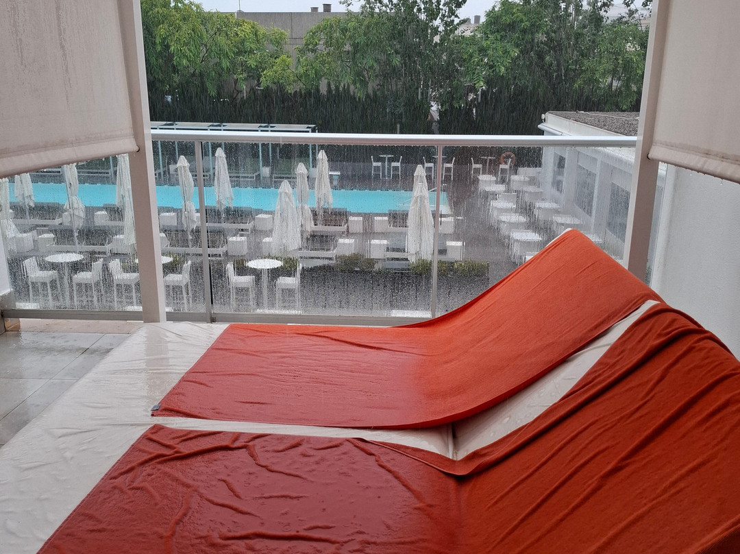 阿斯特里亚沙滩成人酒店主图