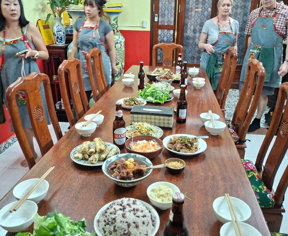 Chef Duyen's Home Cooking Classes & Tours-Ba Dinh必去景点