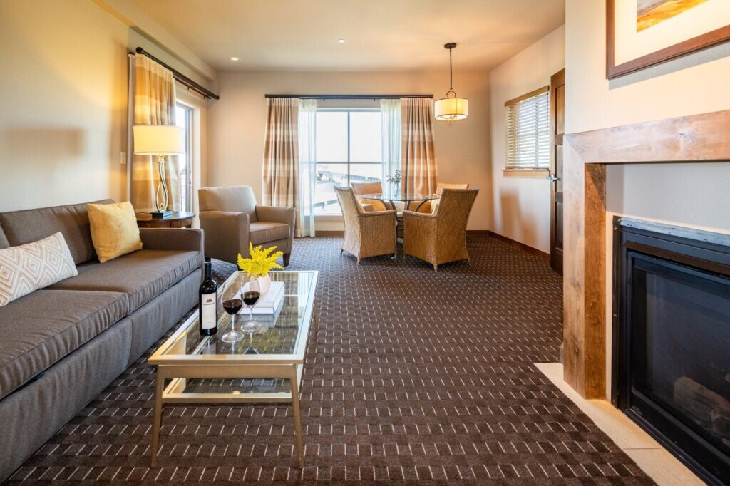 The Lodge at Columbia Point主图