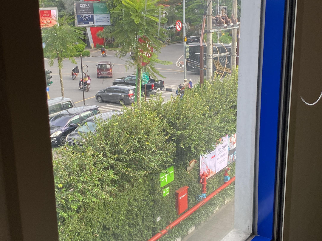 Pop! Hotel Solo主图