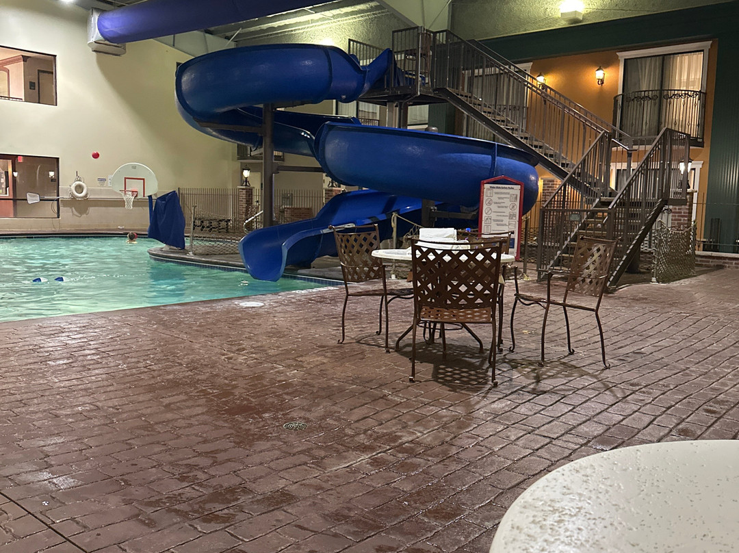 假日智选快捷套房酒店主图