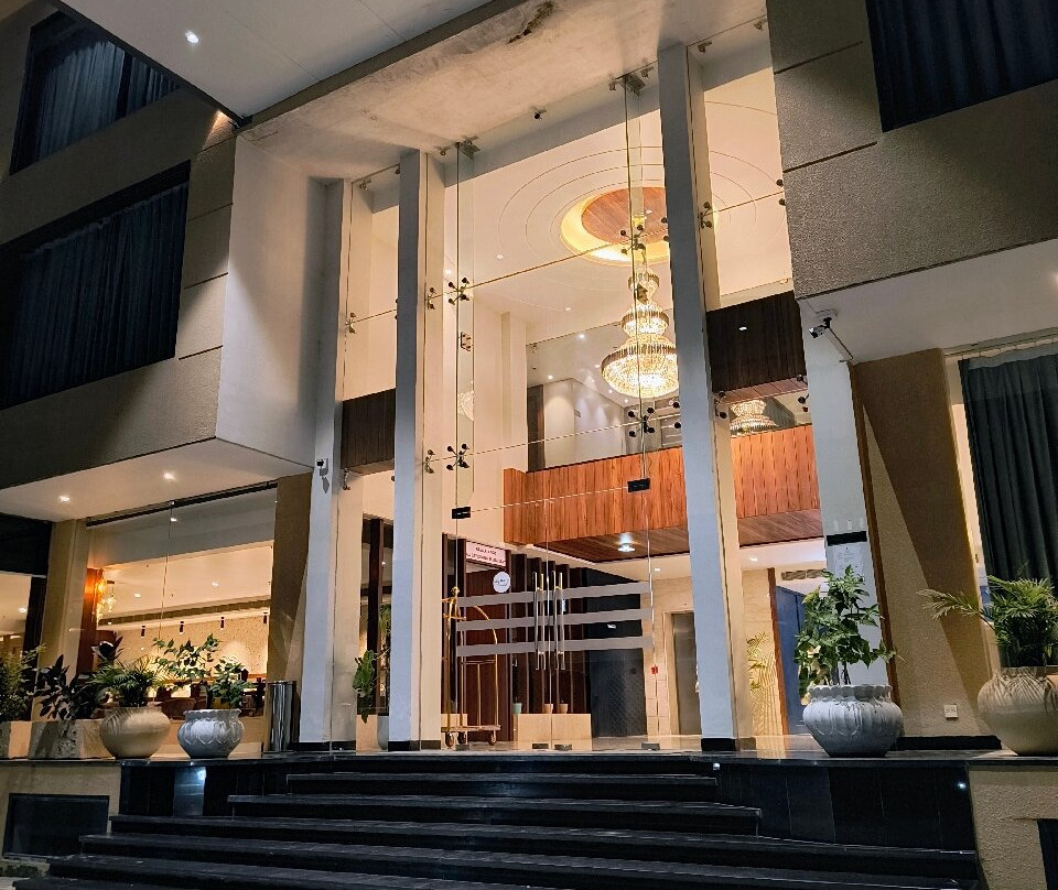 Sterling Pushkar主图