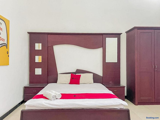 Oyo Life 90989 Lee Dug Tretes Residence